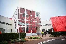 Veran Visits Coca-Cola Bottle Production - Essonne