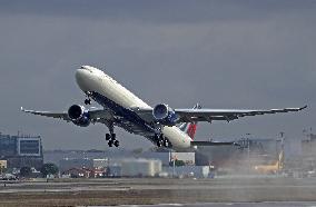 Airbus A330-941 delivery flight to Delta Air Lines