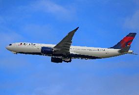 Airbus A330-941 delivery flight to Delta Air Lines