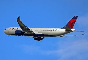 Airbus A330-941 delivery flight to Delta Air Lines