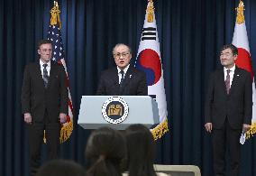 Japan, U.S., S. Korea security advisors meet in Seoul