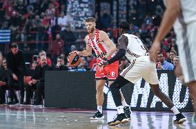 Olympiacos Piraeus v FC Bayern Munich - Turkish Airlines EuroLeague