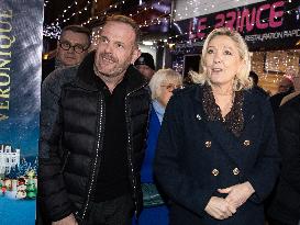 Marine Le Pen At Christmas Market - Henin Beaumont