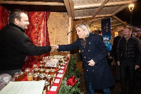 Marine Le Pen At Christmas Market - Henin Beaumont