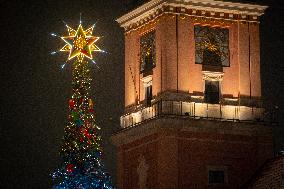 Warsaw Illuminates With Classic Christmas Lighting