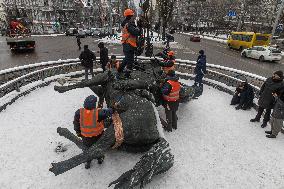 Dismantle Of Monument To Soviet Military Commander Mykola Shchors