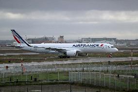 Third flight test of the Airbus A350-941 in Toulouse before being delivered to Air France