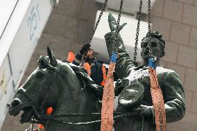 Dismantling A Monument To Mykola Schors, A One Of The Soviet Bolshevik Military Commanders During The Soviet-ukrainian War Of 19