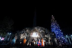 Christmas Tree And Nativity Scene - Vatican
