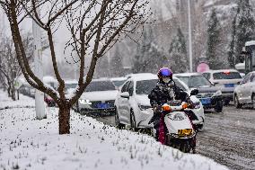 Heavy Snow Hit Central And Eastern China