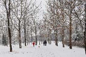 Heavy Snow Hit Central And Eastern China