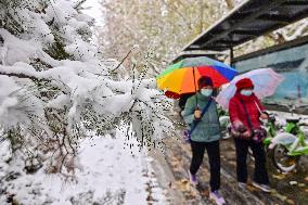 Heavy Snow Hit Central And Eastern China