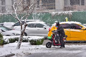 Heavy Snow Hit Central And Eastern China