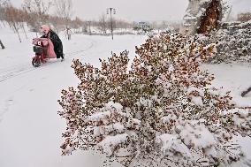 Heavy Snow Hit Central And Eastern China