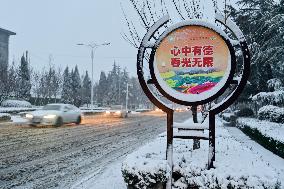 Heavy Snow Hit Central And Eastern China