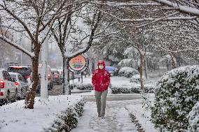 Heavy Snow Hit Central And Eastern China