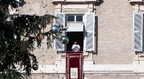 Pope Francis Reciting The Angelus Domini - Vatican