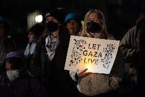 Jewish groups hold menorah lighting to call for a ceasefire in Gaza