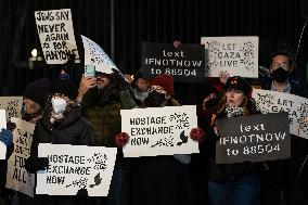 Jewish groups hold menorah lighting to call for a ceasefire in Gaza