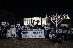 Jewish groups hold menorah lighting to call for a ceasefire in Gaza
