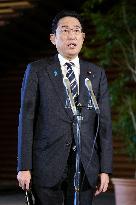 No-confidence motion against Japan's top gov't spokesman voted down
