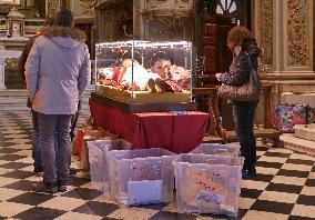 Watiting Santa Lucia Tradition In The 13 December Night - Bergamo