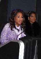 The Cast Of The Color Purple Visit the Empire State Building - NYC