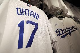 Baseball: Ohtani's No. 17 Dodgers jerseys