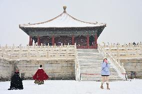 CHINA-BEIJING-PALACE MUSEUM-SNOWFALL (CN)