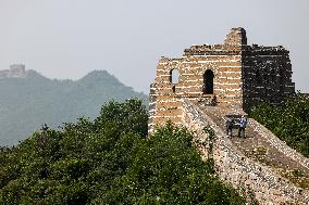 CHINA-BEIJING-GREAT WALL-FATHER AND SON-RESEARCH (CN)
