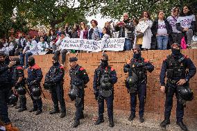 Catalan Public Health Workers Cut The Coastal Round Of Barcelona.