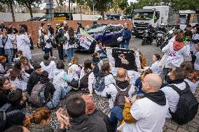 Catalan Public Health Workers Cut The Coastal Round Of Barcelona.