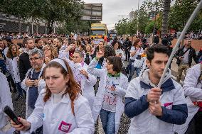 Catalan Public Health Workers Cut The Coastal Round Of Barcelona.