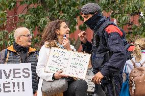 Catalan Public Health Workers Cut The Coastal Round Of Barcelona.