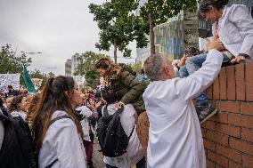 Catalan Public Health Workers Cut The Coastal Round Of Barcelona.