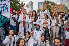 Catalan Public Health Workers Cut The Coastal Round Of Barcelona.