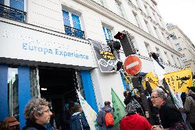 Occupation of the Farmers Confederation at Europa Experience - Paris