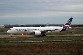 Test flight of the Airbus A350-941 in Toulouse