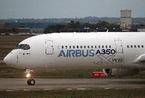 Test flight of the Airbus A350-941 in Toulouse