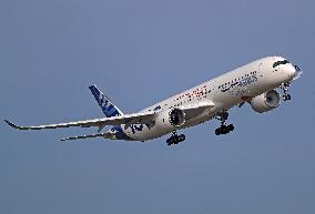Test flight of the Airbus A350-1041 in Toulouse