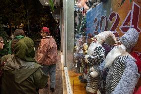 Iran-Christmas Shopping