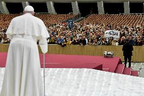 Pope Francis In Audience With Nativity Scene Performers - Vatican