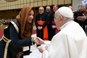 Pope Francis In Audience With Nativity Scene Performers - Vatican