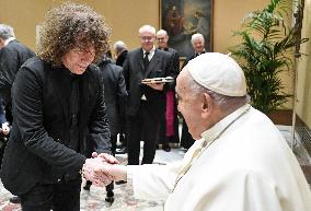 Pope Francis Meets Guest Stars of the Christmas Concert - Vatican