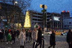 Christmas Shopping Crowd In Duesseldorf