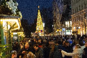 Christmas Shopping Crowd In Duesseldorf