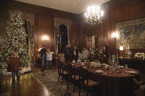 U.S.-CALIFORNIA-WOODSIDE-FILOLI-LIGHT DECORATIONS