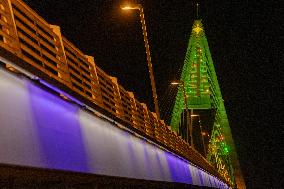 HUNGARY-BUDAPEST-MEGYERI BRIDGE-CHRISTMAS DECORATIONS