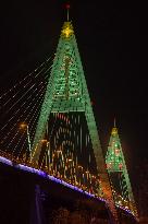 HUNGARY-BUDAPEST-MEGYERI BRIDGE-CHRISTMAS DECORATIONS