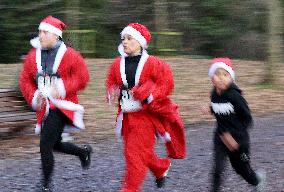 (SP)BRITAIN-LONDON-SANTA RUN